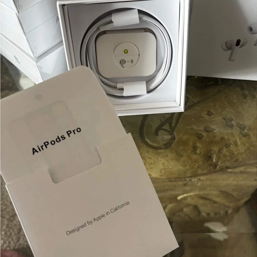 Apple AirPods Pro 2 - Classic White
